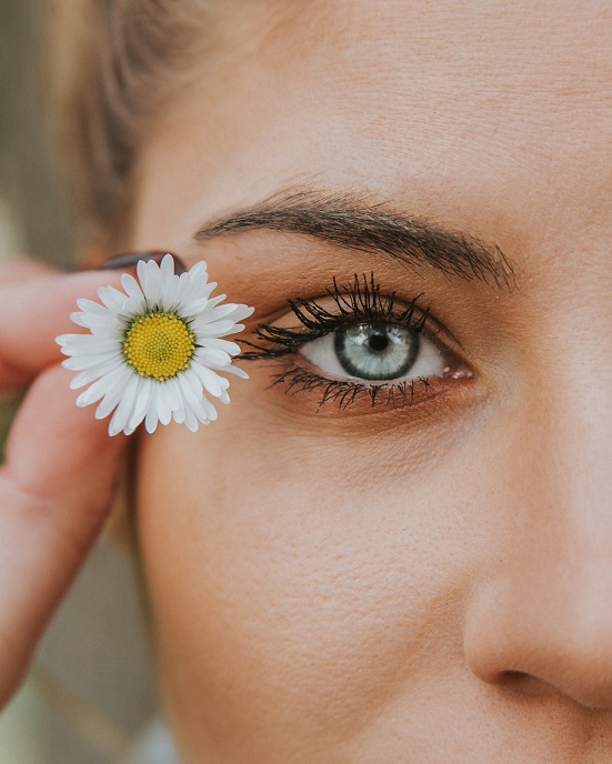 website picture girl flower small website picture girl flower small